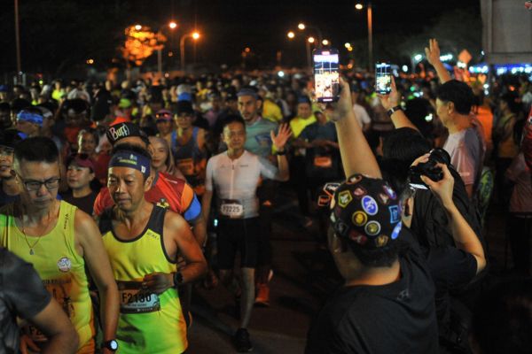 Shot of runners on the pre-dawn course.